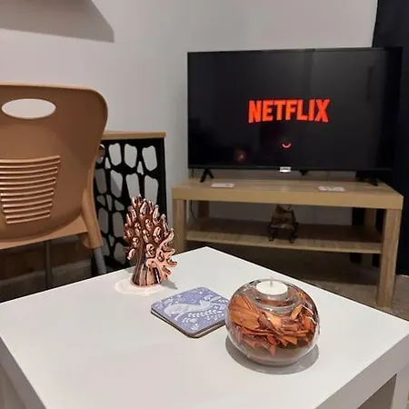 Apartmán New Renovated 1 Bedroom Flat North 5a