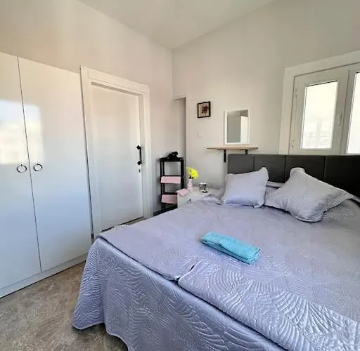 New Renovated 1 Bedroom Flat North 5a