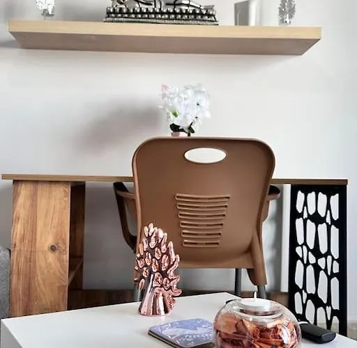 New Renovated 1 Bedroom Flat North 5a * Nikósie