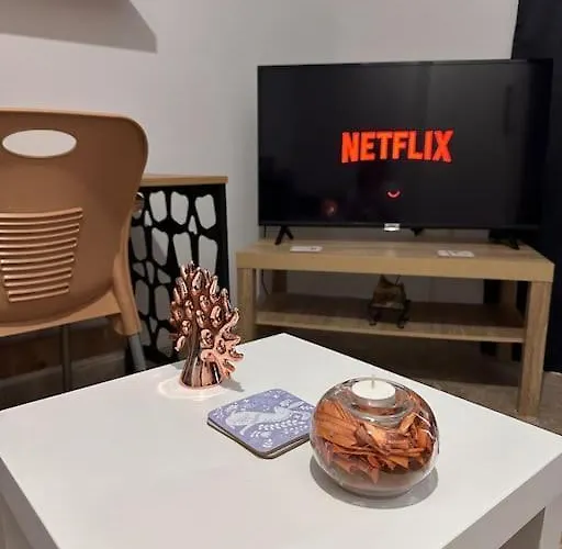 Apartmán New Renovated 1 Bedroom Flat North 5a