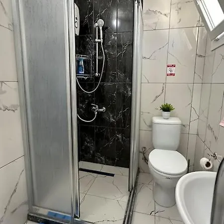 New Renovated 1 Bedroom Flat North 5a 公寓