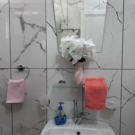 New Renovated 1 Bedroom Flat North 5a * 尼科西亚