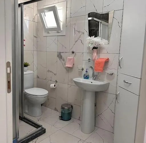 New Renovated 1 Bedroom Flat North 5a Appartement Nicosia